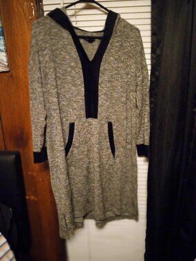 Simply Vera Vera Wang Hoodie dress Pocket size medium